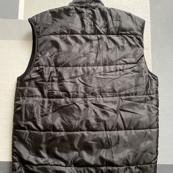 Men’s Black & Red ENYCE Puffer Vest (Sean Combs Co.) (Sean John) (P. Diddy) - Picture 4 of 8